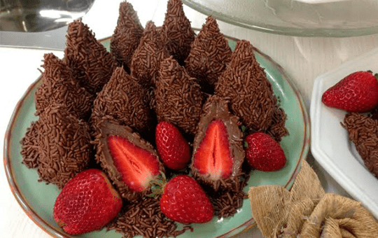 Coxinha de Brigadeiro com Morango